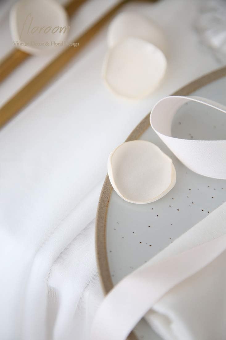 Floroom 300pcs Rose Petals Cream Faux Silk Flower Petals for Wedding Flower Girl Basket Aisle Scatter Dinner Table Centerpieces Party Confetti Bridal Shower Romantic Night Decoration