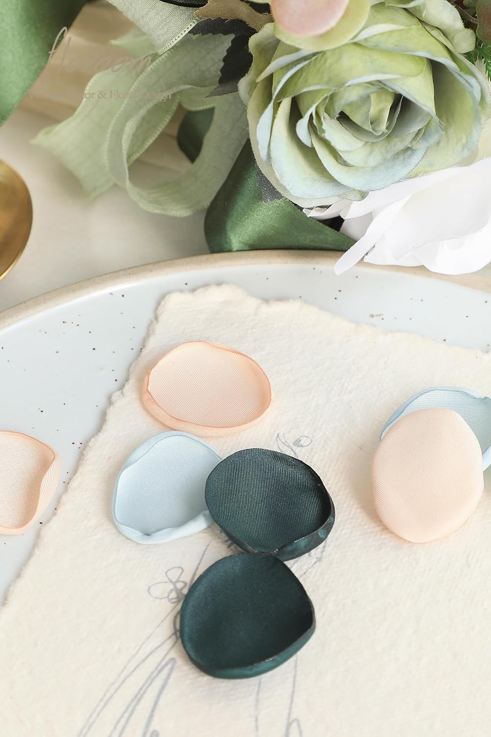 Floroom 300pcs Rose Petals Emerald Green Faux Silk Flower Petals for Wedding Flower Girl Basket Aisle Scatter Dinner Table Centerpieces Party Confetti Bridal Shower Romantic Night Decoration